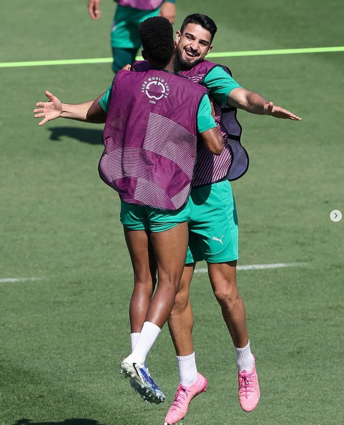 Jogadores do Palmeiras treinando